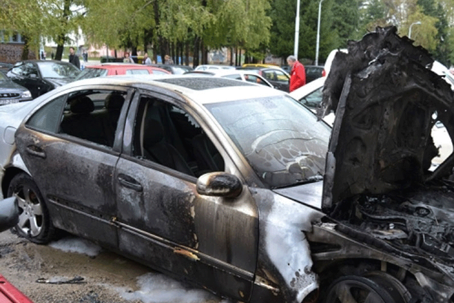 U BANJA LUCI izgorio Mercedes