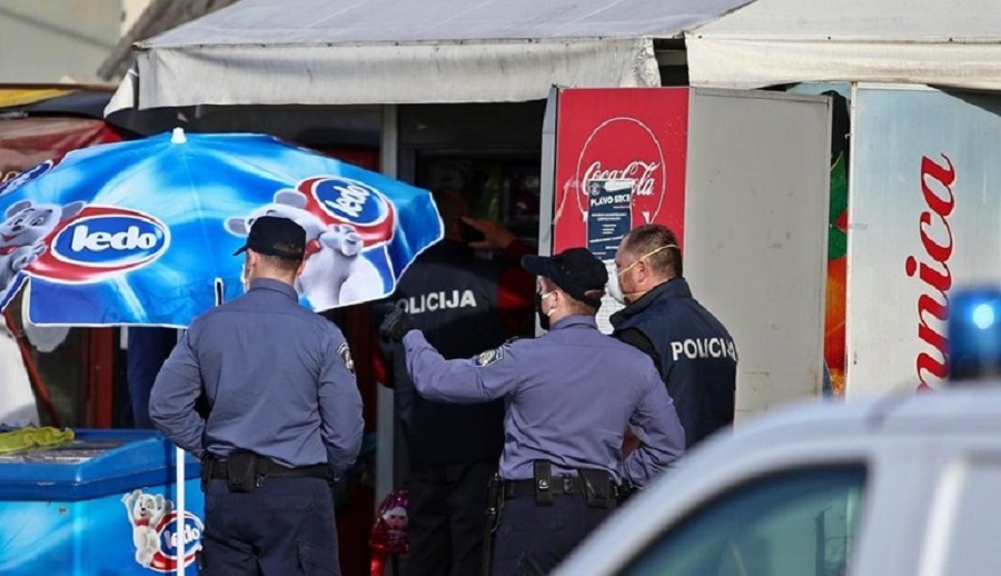 UPERIO PIŠTOLJ U ŽENU NA KIOSKU, ONA NJEMU: Dobro, jel ti to mene zaj*bavaš?