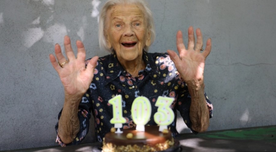 NAJSTARIJA SRPSKA GLUMICA: Branka napunila 103 godine, pa za Alo! poručila: Čitam i pišem pjesme bez naočara