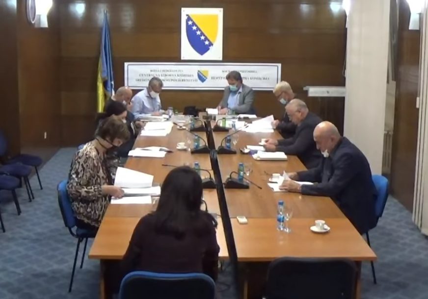 ŠTA JE SA AFEROM NEZAKONITE PRIJAVE za glasanje poštom? Službenicima CIK lagali mejlove i prekidali vezu