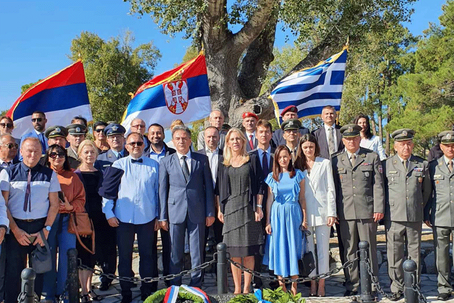 PREDSJEDNICA SRPSKE POLOŽILA VIJENAC na spomen-ploču u luci Guvija