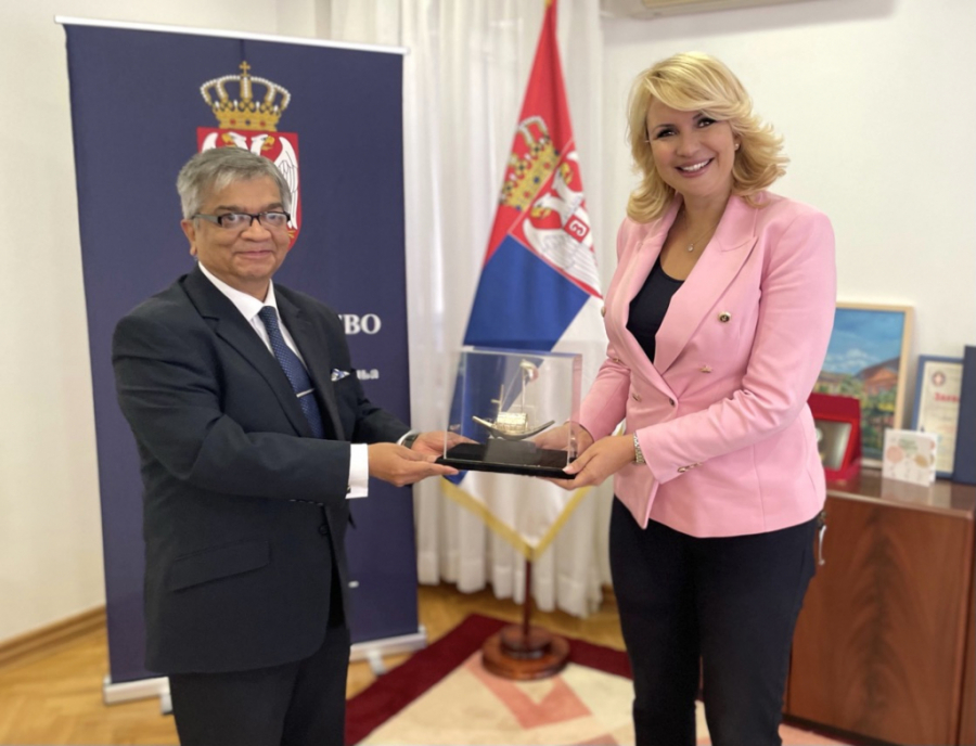 DARIJA KISIĆ DANAS PONOVO ODUŠEVILA SVE Ministarka zrači ljepotom, a jedan odjevni detalj joj posebno dobro stoji (FOTO)