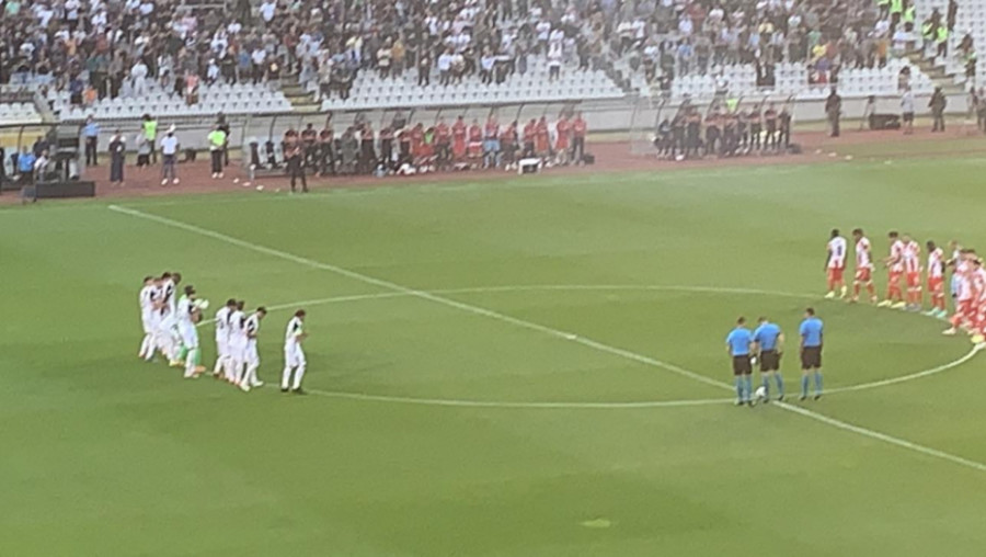 SJEĆANJE NA LEGENDU! Derbi počeo minutom ćutanja za Dudu!
