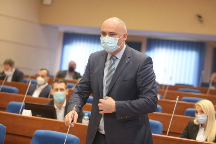 TOPIĆ: DORADITI NACRT URBANISTIČKOG PLANA, nije uvrštena izgradnja škole na Paprikovcu!