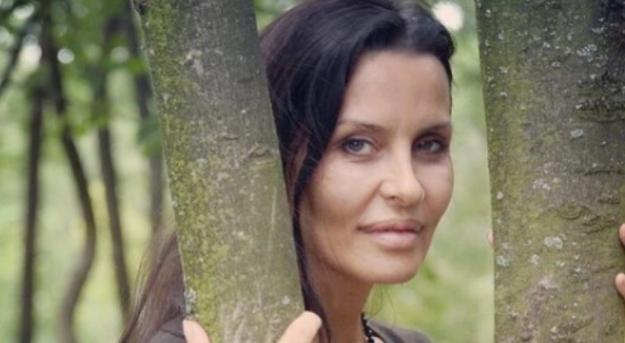 ULOŽENO JE PREKO MILION EVRA! Zavirite u Eleninu luksuznu vilu, dizajnerka je kupila i dio šume, a tek kad vidite plafon u dnevnom boravku!