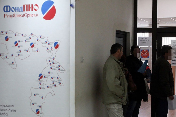 FOND PIO: Rok za dostavljanje potvrda o redovnom školovanju