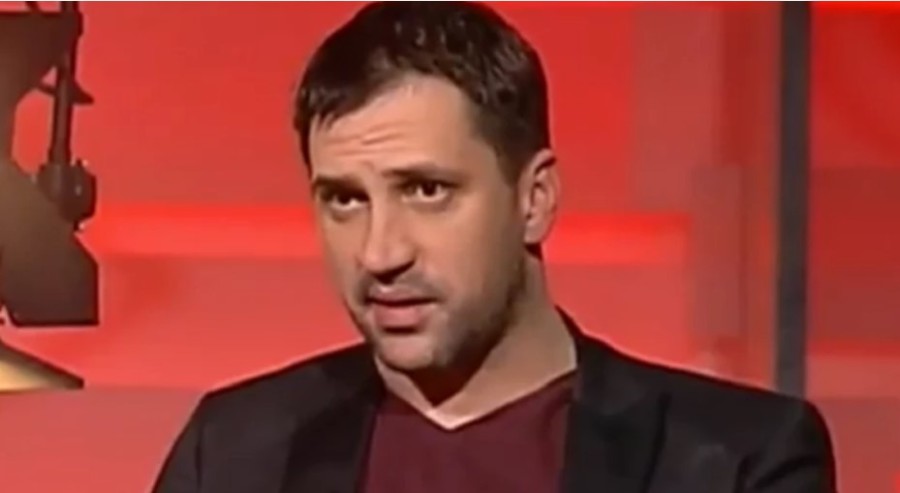 PONOVO ŠOKIRA! Poznati glumac se skinuo do gole kože i poslao važnu poruku cjelokupnoj javnosti na Balkanu!