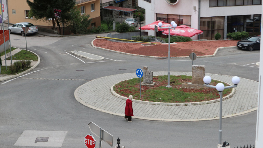 SREBRENICA- Rimski spomenici u kružnom toku?