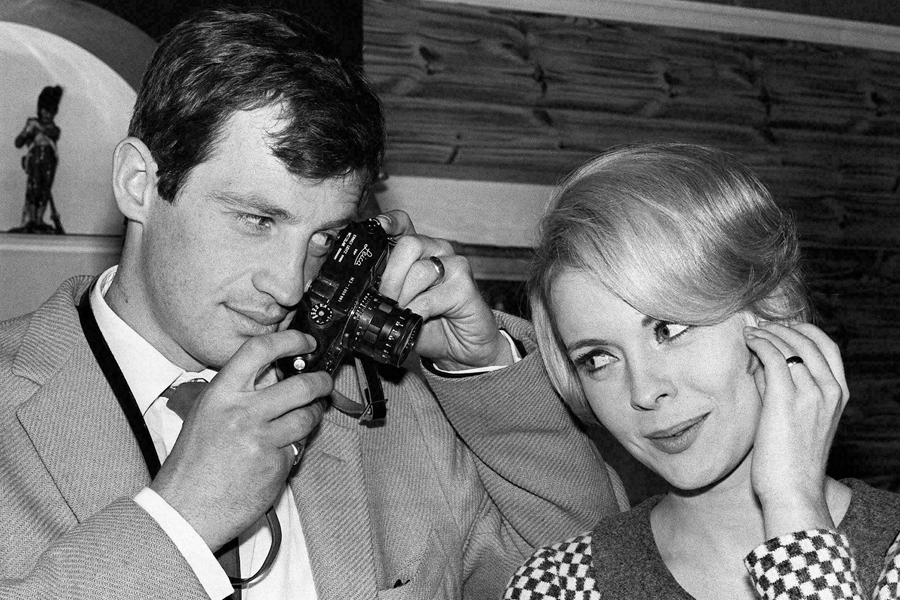 TUŽNA SUDBINA VELIKOG ZAVODNIKA Žan-Pol Belmondo bio sa desetinama žena, ali rođendane je proslavljao sam (FOTO/VIDEO)
