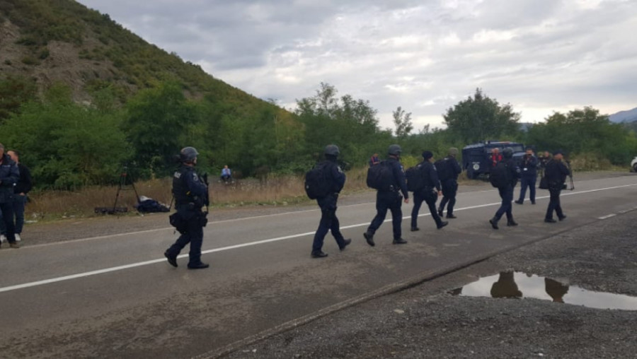 ROSU DOVODI NOVE JEDINICE NA JARINJE Naoružani su do zuba! Šta se to sprema Srbima?