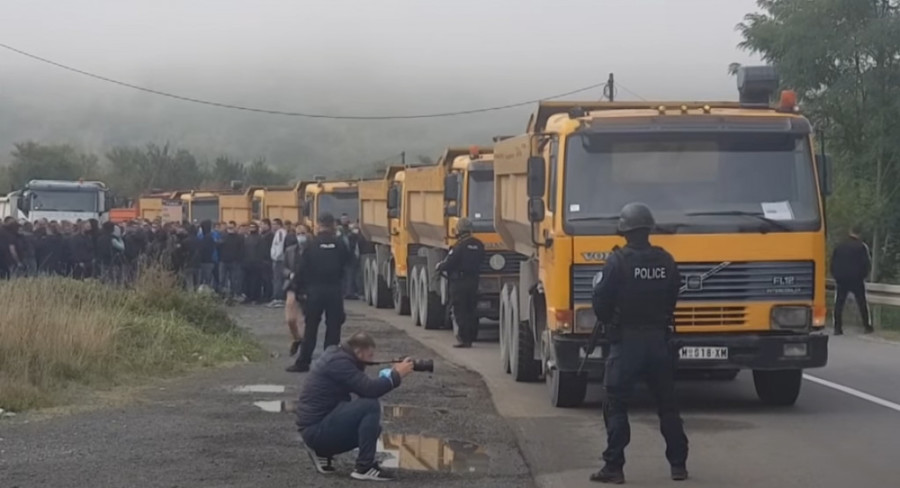 HAOS SE NASTAVLJA ROSU prijeti Srbima šok bombama, stigla još jedna jedinica naoružana do zuba