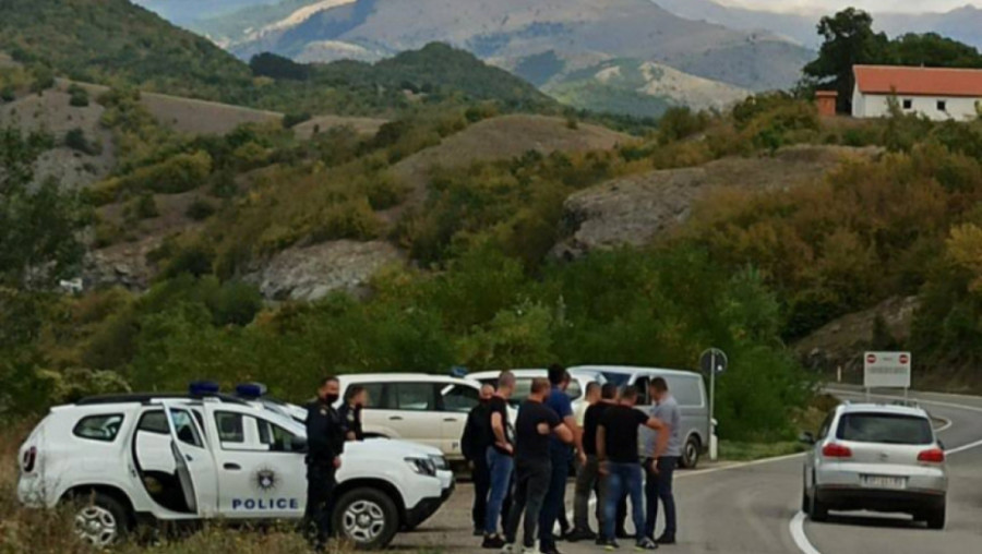 DRAMA SE NASTAVLJA Albanija pozvala Srbiju da hitno povuče ORUŽANE SNAGE upućene na Jarinje i Brnjak