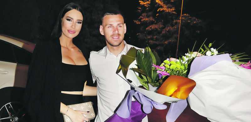 JEDVA TE ČEKAMO PRINCEZO NAŠA! Katarina Grujić konačno pokazala trudnički stomak (FOTO)