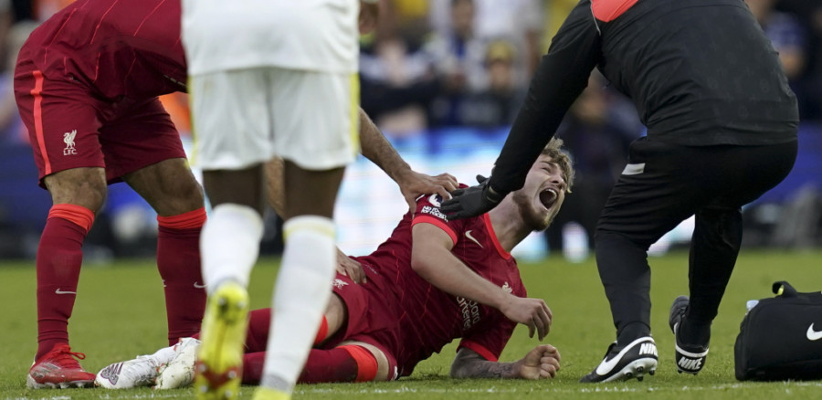 STRAVIČAN LOM NOGE Igrač Liverpula urlikao od bola, Salah brzo zvao ljekare (UZNEMIRUJUĆI VIDEO)