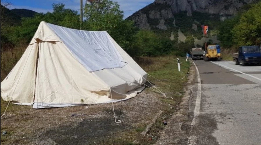 PROŠLA NAJHLADNIJA NOĆ Peti dan protesta na sjeveru Kosova