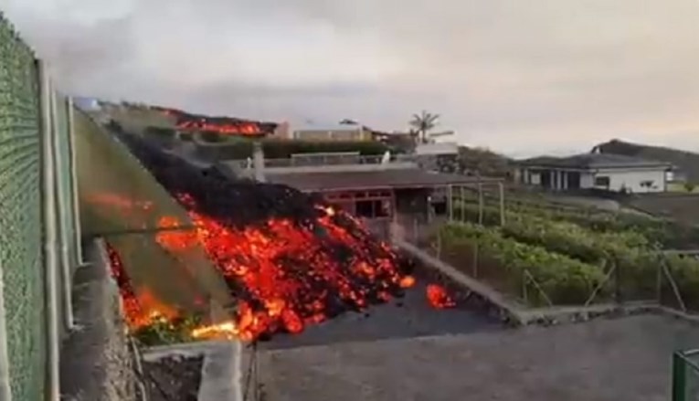 LAVA GUTA KUĆE Na Kanarima hiljade evakusanih, ministarka poručila: - Sjajna predstava!