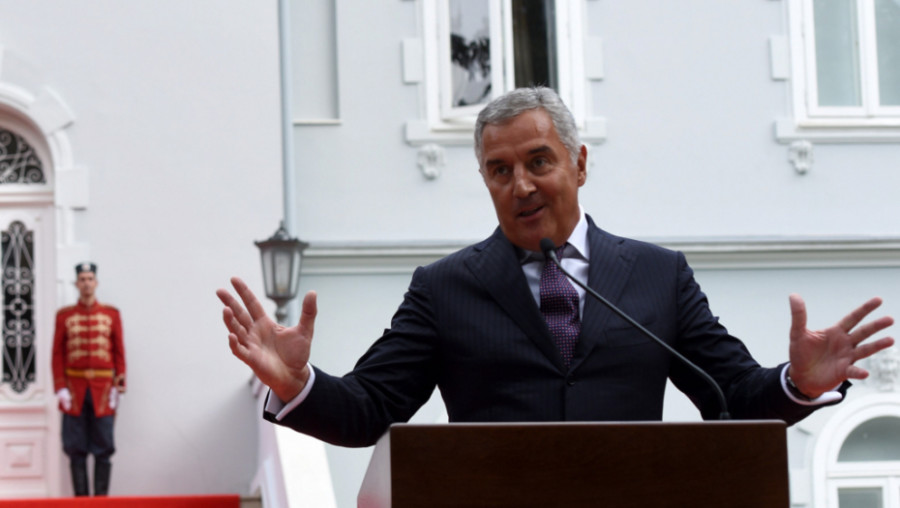 VRIJEME JE DA IDE NA SMETLJIŠTE ISTORIJE Ustavni odbor danas o prijedlogu za razrešenje Đukanovića!