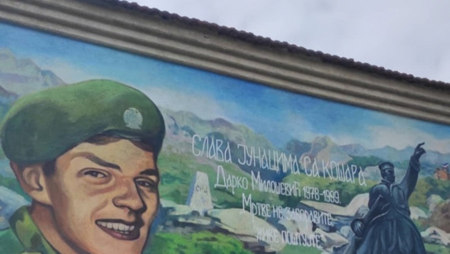 HEROJ SA KOŠARA DOBIO MURAL U SVOM RODNOM MJESTU Srbija nikad neće zaboraviti junake koji su dali živote za slobodu svoje zemlje (FOTO)