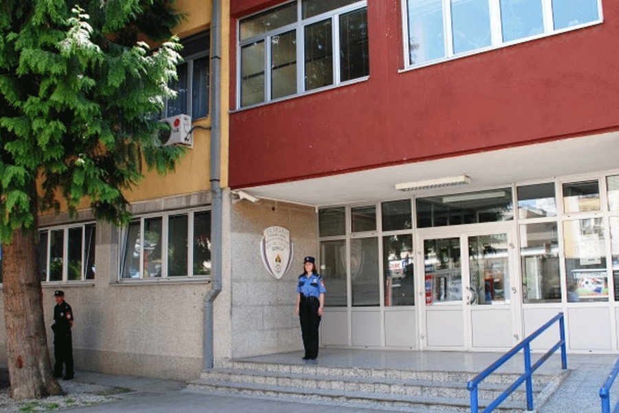 DOBOJSKA POLICIJA U POTRAZI ZA LOPOVIMA Ukrali baštenski namještaj iz ugostiteljskog objekta