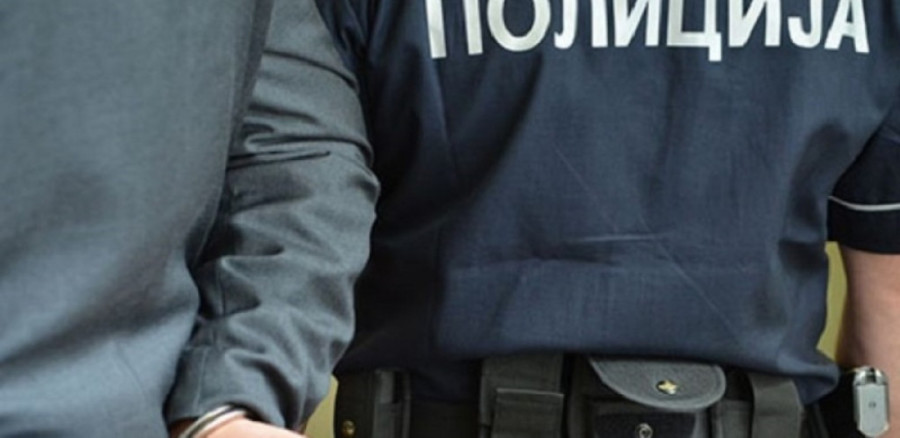 LOKVA KRVI U PRODAVNICI ŠOKIRALA PRISUTNE, mladić zapomagao i tražio pomoć!