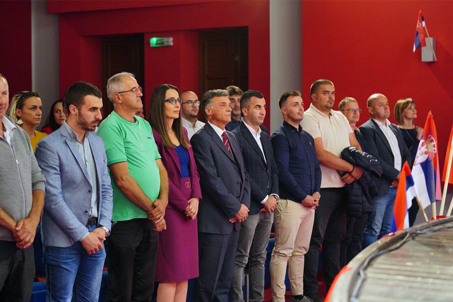 ZAVIJORILE SE TROBOJKE U DRVARU, proslavljen Dan srpskog jedinstva
