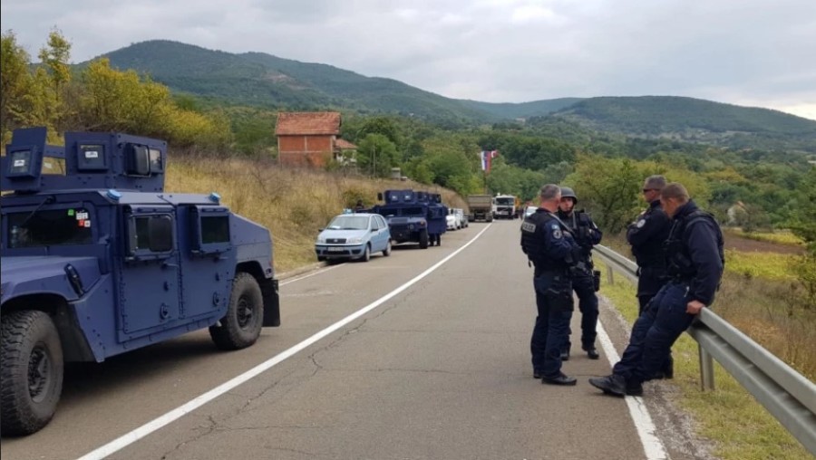 ŠTA JE OVO, ODAKLE SE ČUJE? Srbi guslama udarili na pripadnike ROSU, naoružani razbojnici ostali zbunjeni! (FOTO/VIDEO)