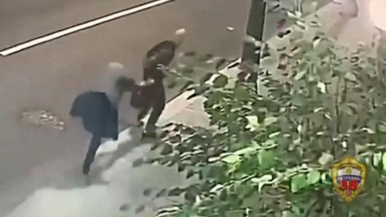 PLJAČKAŠ NAPAO ŽENU OD 70 GODINA, a ona pružila otpor (VIDEO)