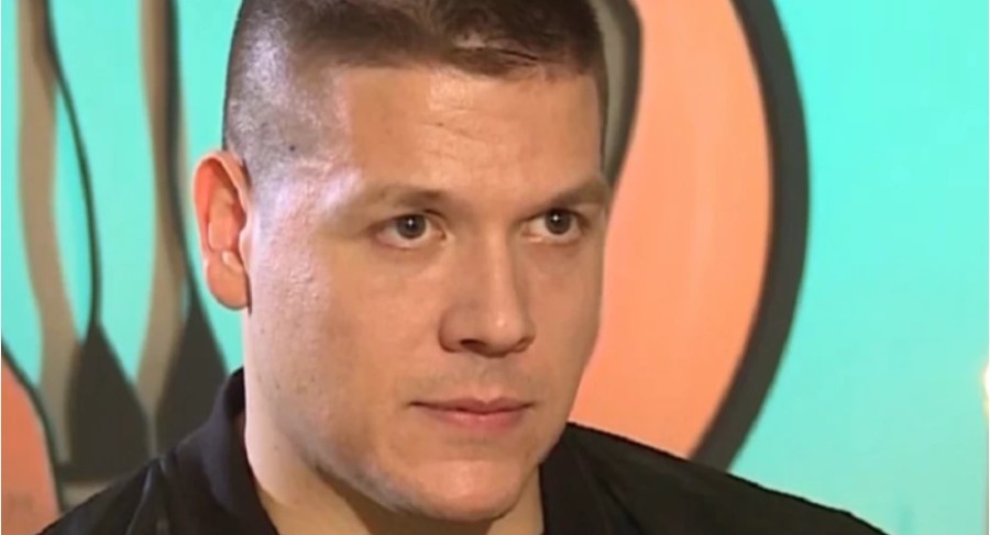 HAOS NA NASTUPU Pjevačica pokušala da upadne na binu Slobi Radanoviću (VIDEO)
