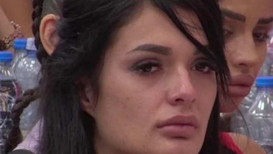 VIKI SE UPLAKANA VRATILA NA IMANJE Abortirala učesnica Zadruge