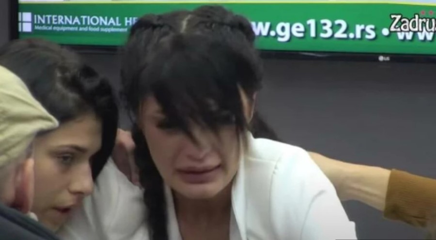 U SELU SU ME ZVALI "POPADIJO" Viktoriju silovao sveštenik kad joj je bilo 12, a mještani joj se podsmijevali!