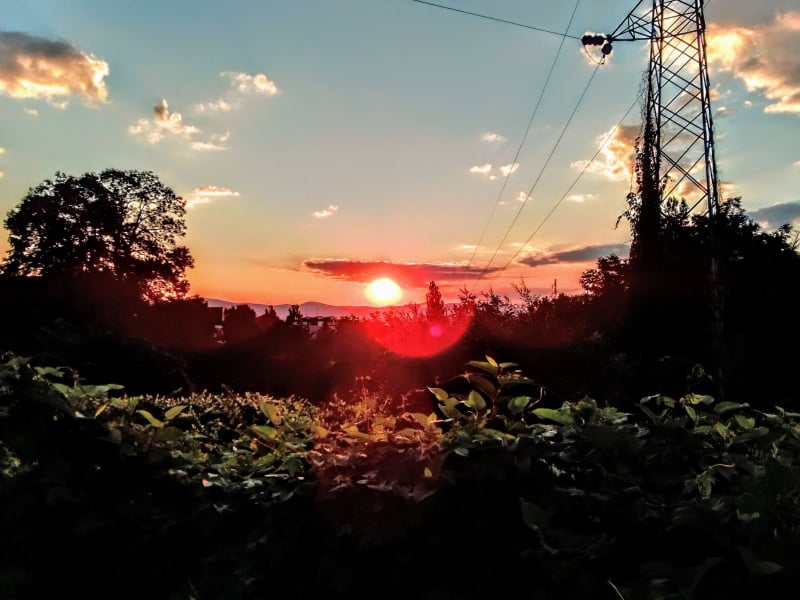 SUNČANO UZ MALU OBLAČNOST
