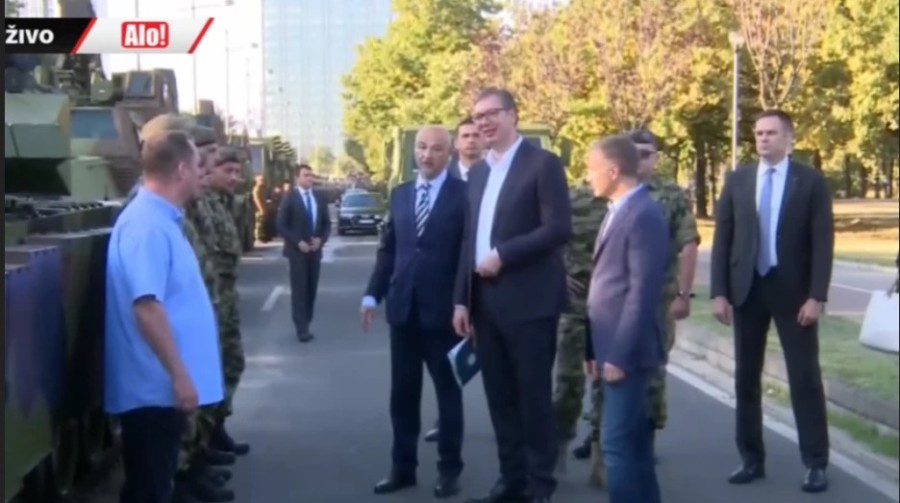UŽIVO PREDSJEDNIK VUČIĆ U PARKU UŠĆE Vučić: Pripadnici Vojske Srbije dokazali su koliko vole i bore se za sopstvenu zemlju! (VIDEO)