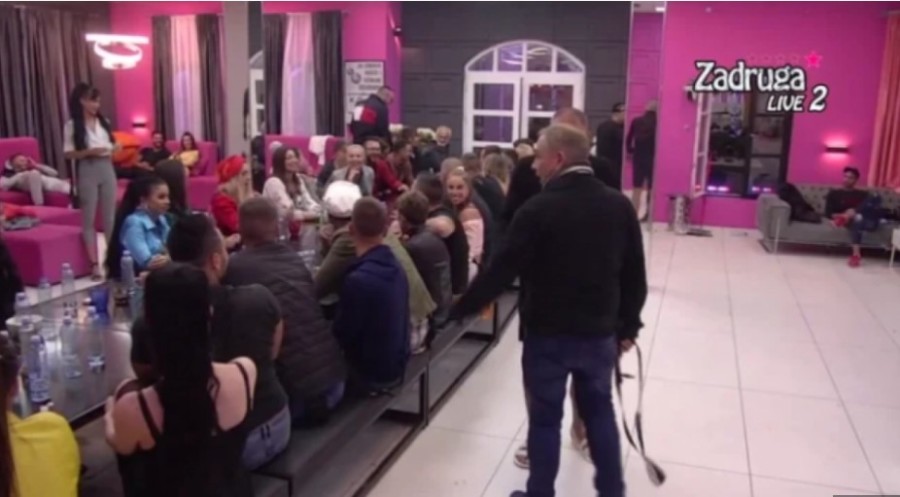 PREKID PROGRAMA Zadrugar se zaletIo na cimera, haos u Beloj kući!
