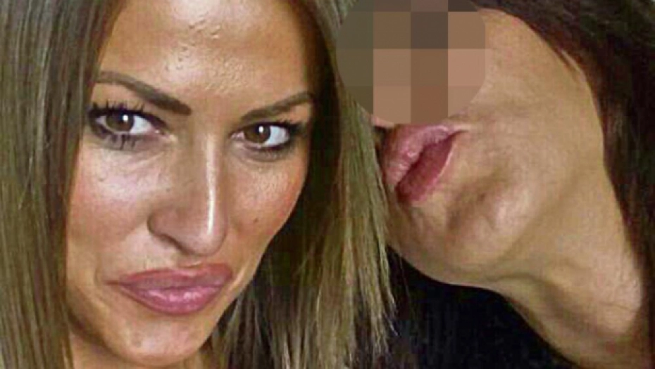 DIJANA HRKALOVIĆ U LEZBO AFERI: Procurile provokativne fotografije, liže je atraktivna crnka! (FOTO)