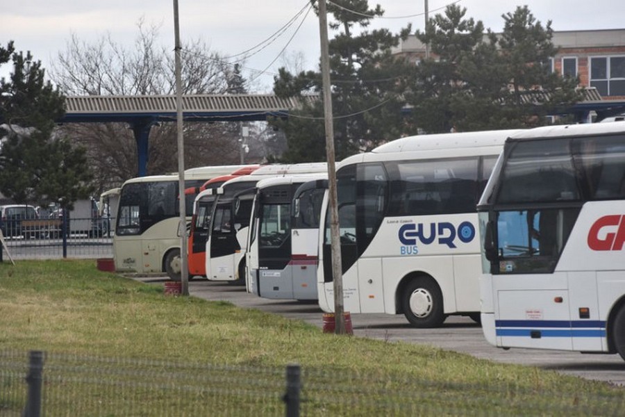 U NJEMAČKOJ NEDOSTAJU HILJADE VOZAČA AUTOBUSA Moguć rast plate od 500 evra?
