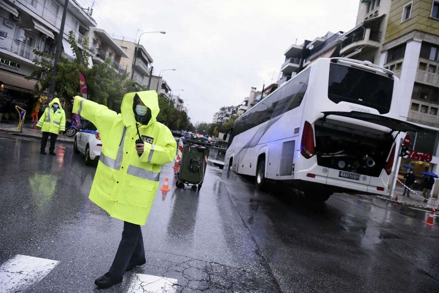 NESREĆA U SOLUNU! Autobus propao u zemlju!