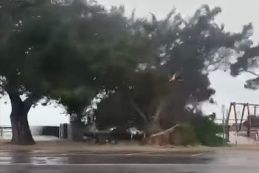 FURIOZNI VJETROVI pustoše Australiju! Više stotina objekata uništeno! (VIDEO)