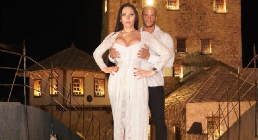 MNOGI MISLE DA JE BRAK LAŽAN Transrodna pjevačica objavila intimni snimak dok ljubi supruga u usta, sada je sve jasno!