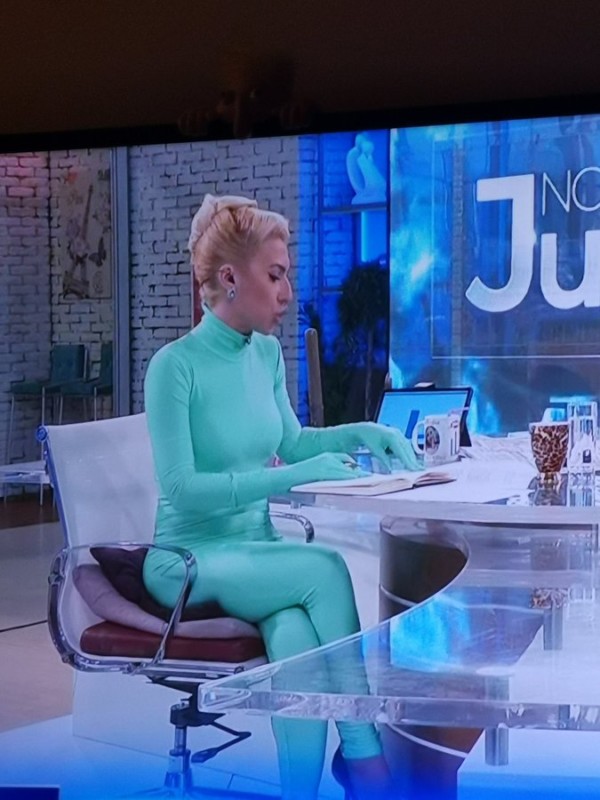 VODTELJKA JOVANA JEREMIĆ vodila jutarnji obučena kao Moćni rendžer, ljudi ne mogu da prestanu da ređaju urnebesene fore na njen račun! (FOTO)