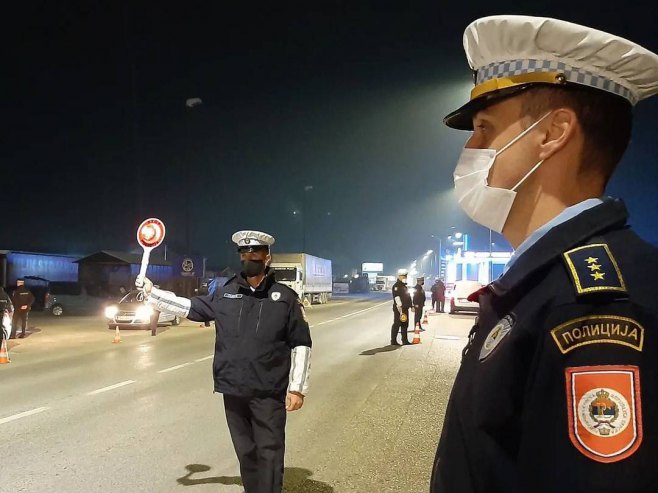 POLICAJCI ZAUSTAVILI ŠKODU, IMALI SU ŠTA DA VIDE: Kakav štek u gepeku! (FOTO)