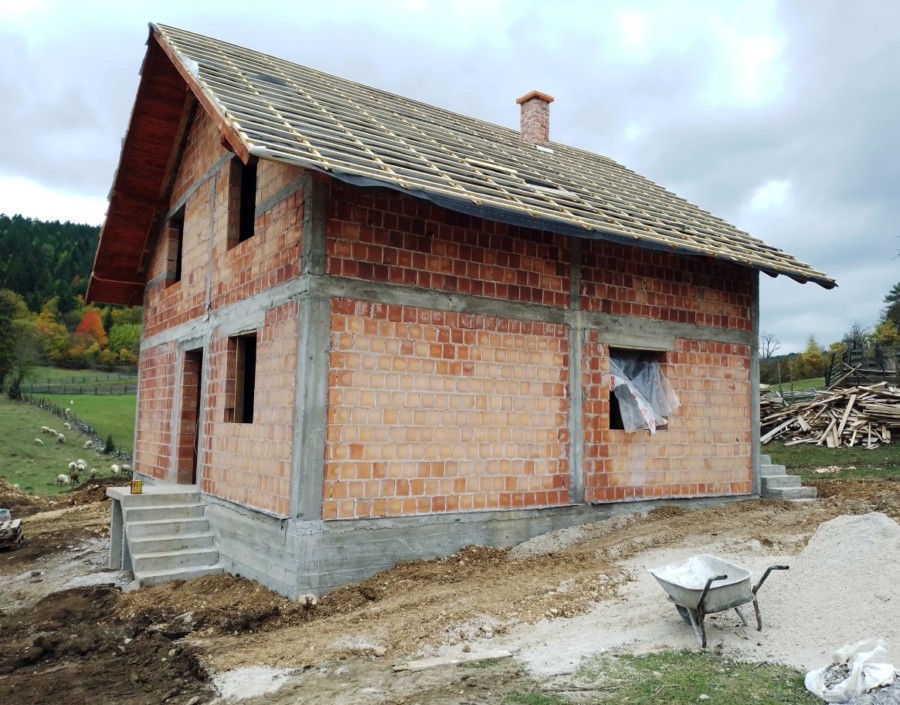 KROV NAD GLAVOM SEDMOČLANOJ PORODICI ĆERANIĆ u sokolačkom selu Selišta
