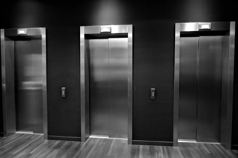 ŠTA ZNAČI SANJATI LIFT Ovi snovi simbolizuju promjene u životu, uspon i pad, kontrolu...