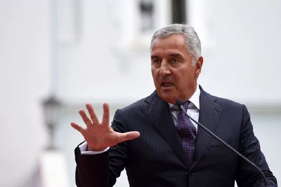 BEŠČAŠĆE! MILO ĐUKANOVIĆ o trošku građana Crne Gore pljuje Srbiju i Rusiju, a Dritan i Krivi ćute kao zaliveni!