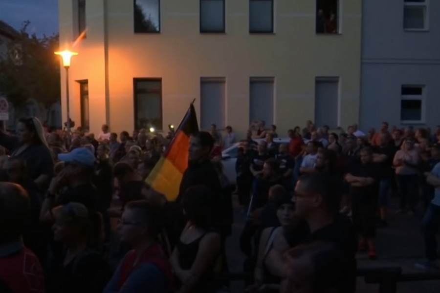 POLICIJA UHAPSILA NAORUŽANE DESNIČARE koji su patrolirali i "čuvali" granicu!