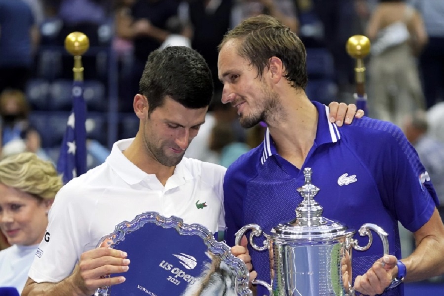 OPASNO SE DRMA TRON! Nole je prvi, ali Medvedev ima samo pet koraka do rušenja kralja!