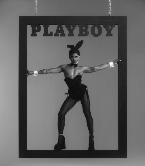 ČASOPIS PLAYBOY Prvi put gej muškarac