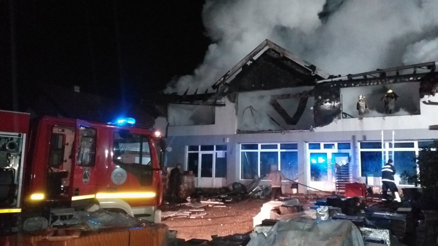 VATRENA STIHIJA opustošila fabriku "Jašić komerc"