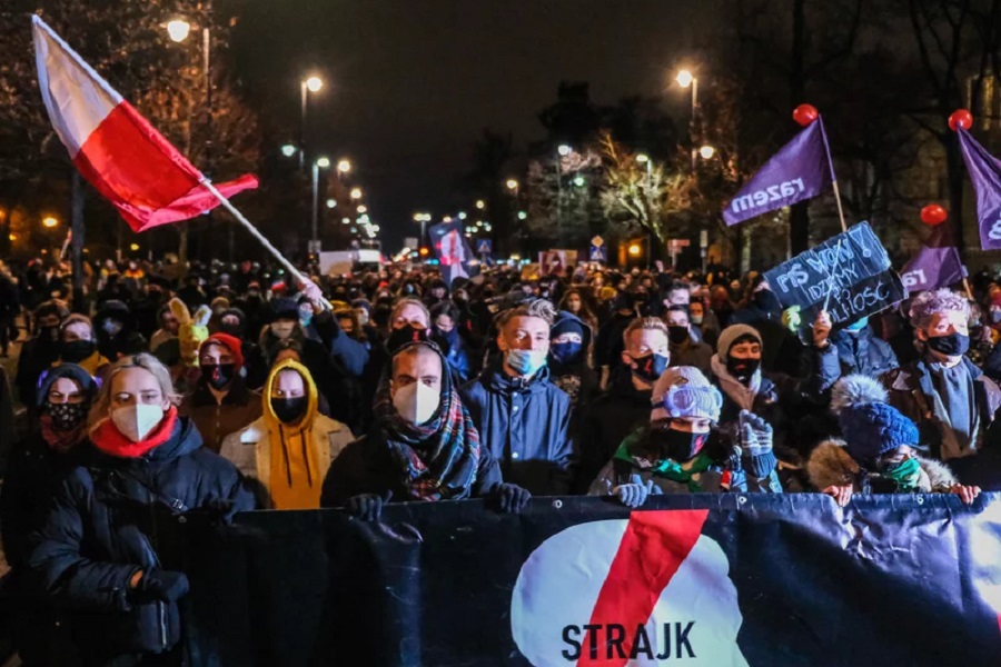 POLJSKA: Narod izašao na ulice!