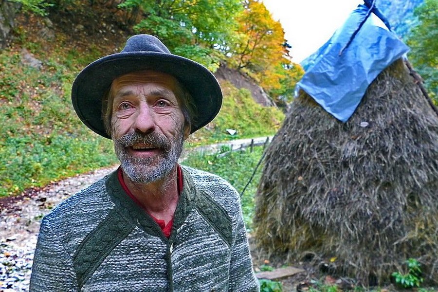 RAMIZ PALOŠ JE "VLAŠIĆKI ROBINZON" koji preživljava od prirode i još uvijek živi bez struje