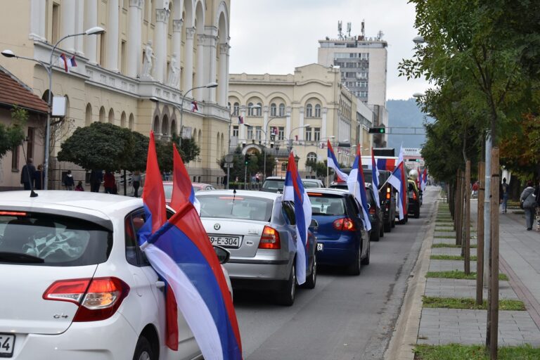 BANJALUKA NA DAN PROTESTA Auto-litija protiv "medijskog mraka i gušenja Srpske"